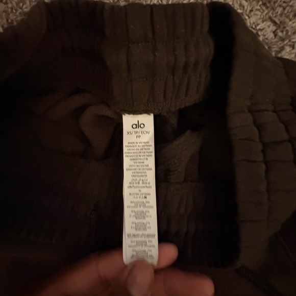 ALO Yoga Men's Dark Brown Athletic Shorts - Picture 2 of 3